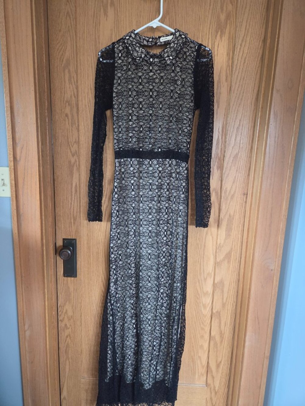 Again (Los Angeles) Stunning Backless Black Maxi Lace Dress Long Sleeve